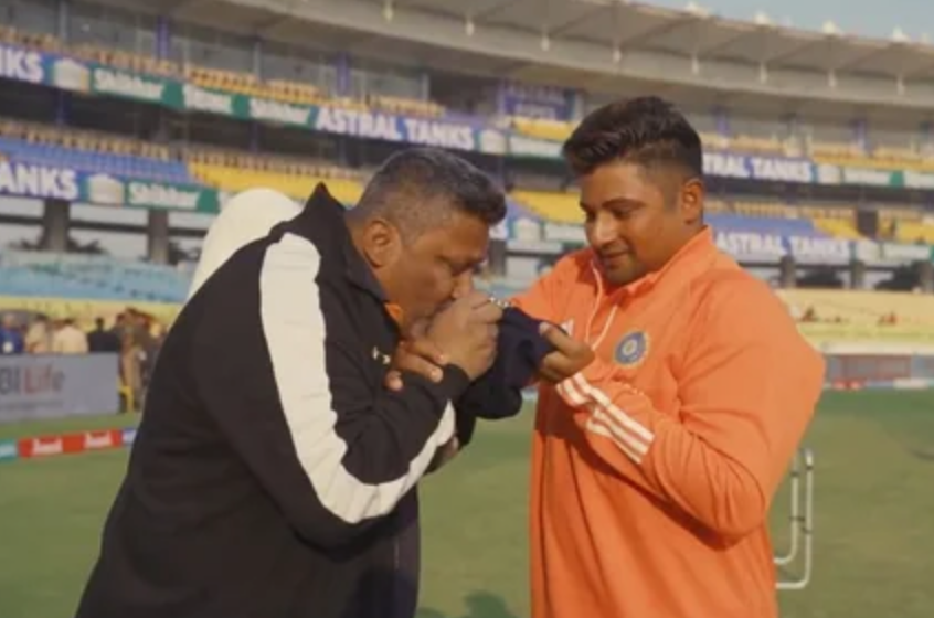 Anand Mahindra gifts a Thar to Sarfaraz Khan's father