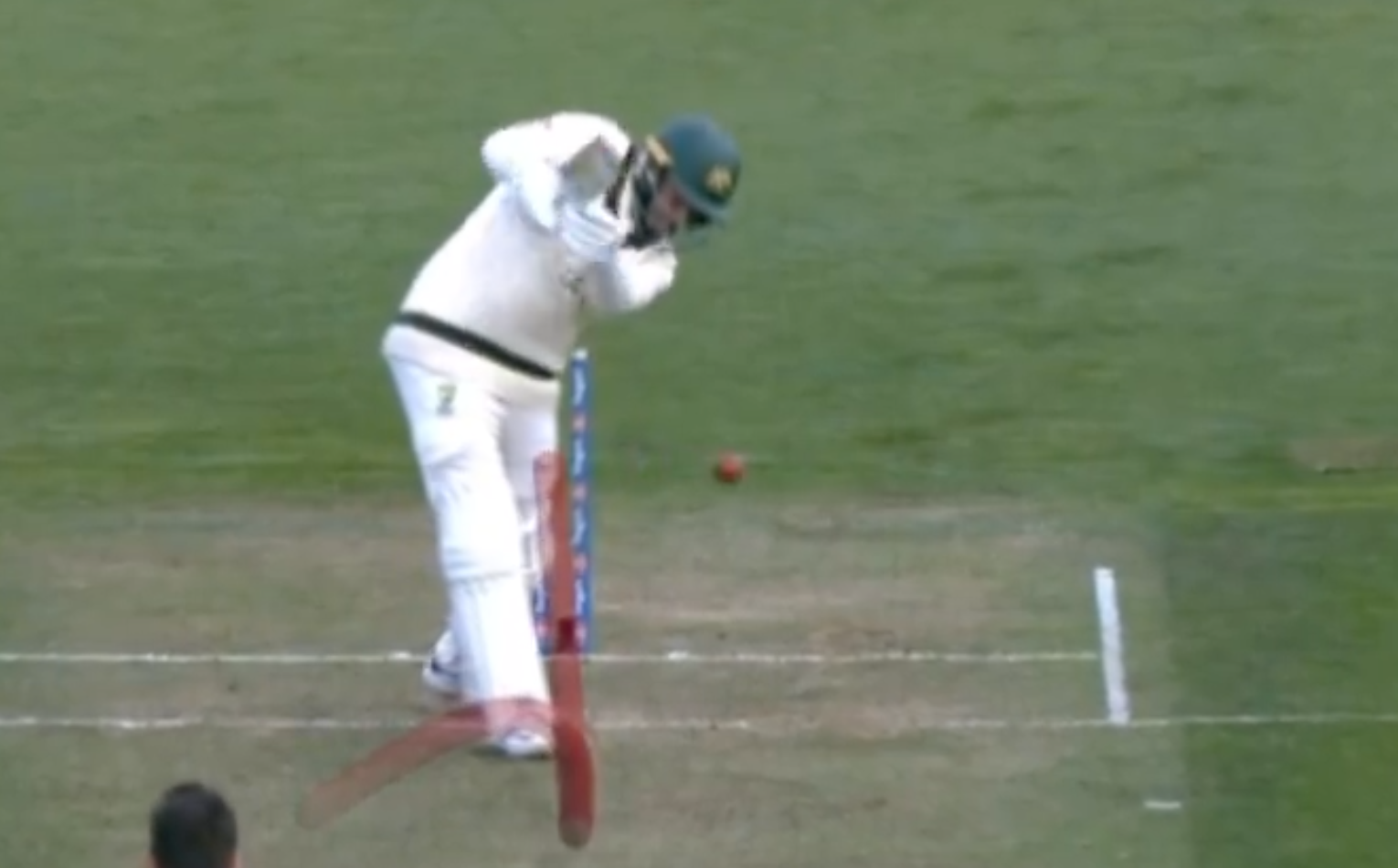 [Watch] Matt Henry Dismisses Usman Khawaja With a Stunning Delivery