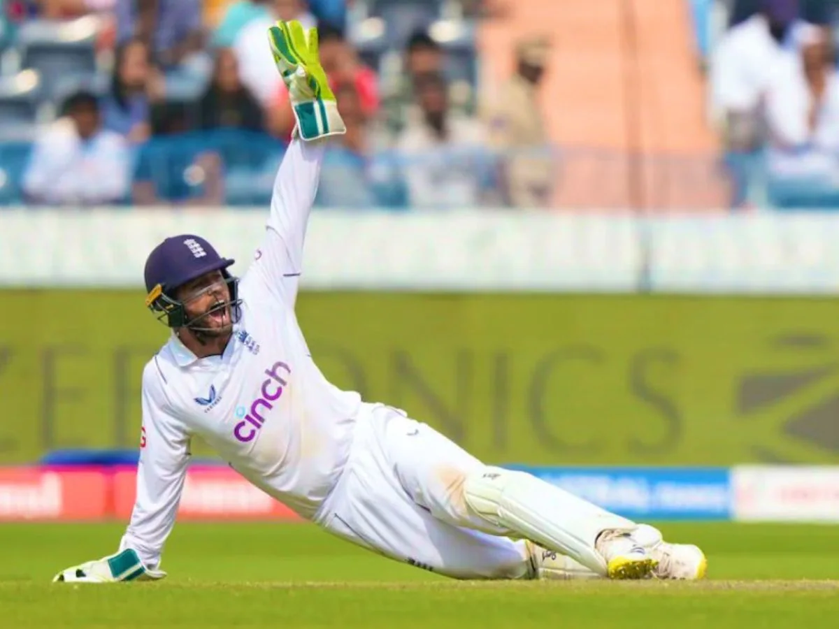 Former England Keeper Alec Stewart Hails Ben Foakes' Unmatched Glovework, Claims Quicker Hands than MS Dhoni