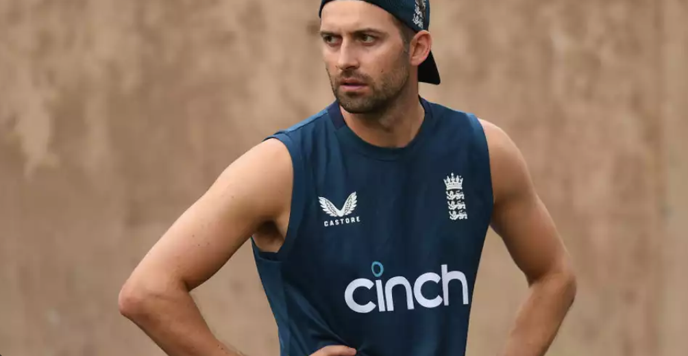 Mark Wood replaces Ollie Robinson as England sticks with two spinners