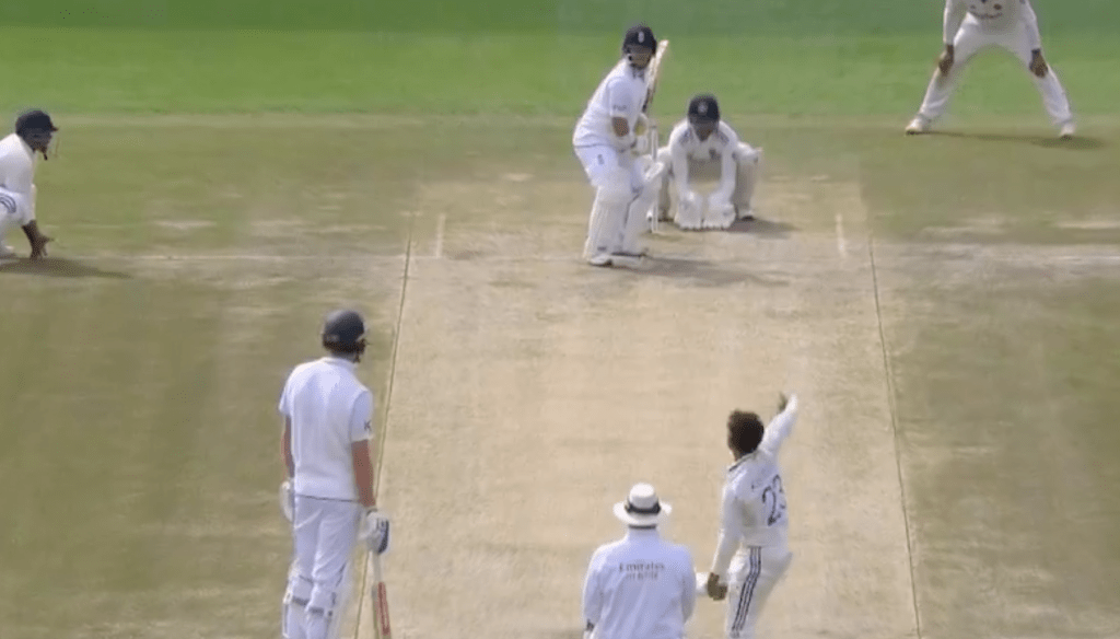 Sensational Diving Catch by Shubman Gill Dismisses Duckett Off Kuldeep Yadav's Bowling