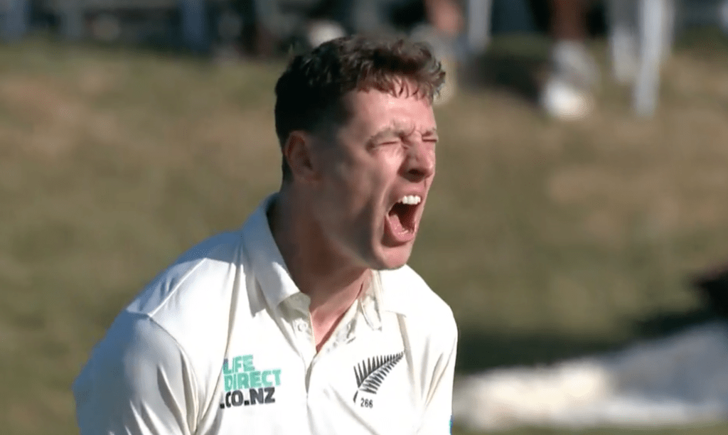 [Video] Matt Henry's exceptional delivery forces Cameron Green to his knees