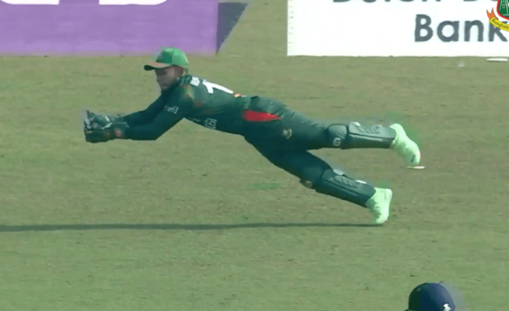 Mushfiqur Rahim's Stunning Catch: Tanzim Dismisses Sadeera in Spectacular Fashion