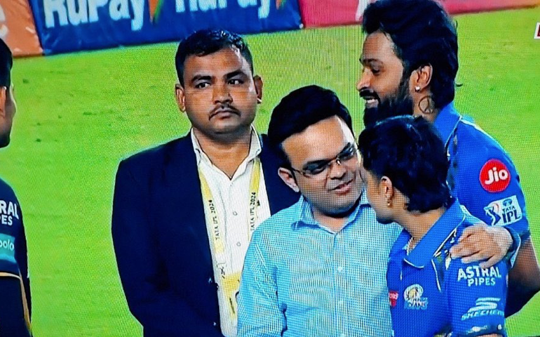 Jay Shah Talks to Ishan Kishan After BCCI Contract Exclusion: Watch the Conversation Here