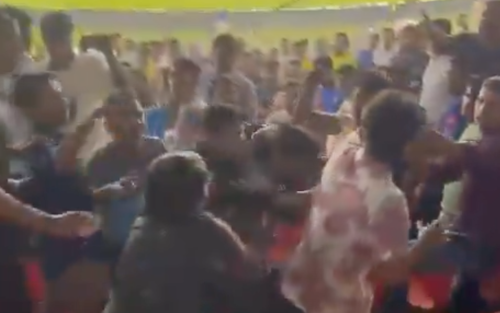 Fight Between Fans Erupts at NaMo Stadium: Hardik Pandya and Rohit Sharma Supporters Involved