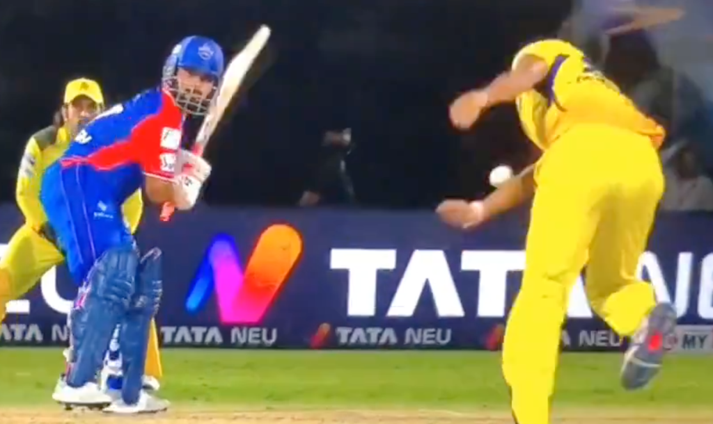 [Video] Rishabh Pant Hits Six with Helicopter Shot, Confusing CSK's Pathirana in Front of MS Dhoni