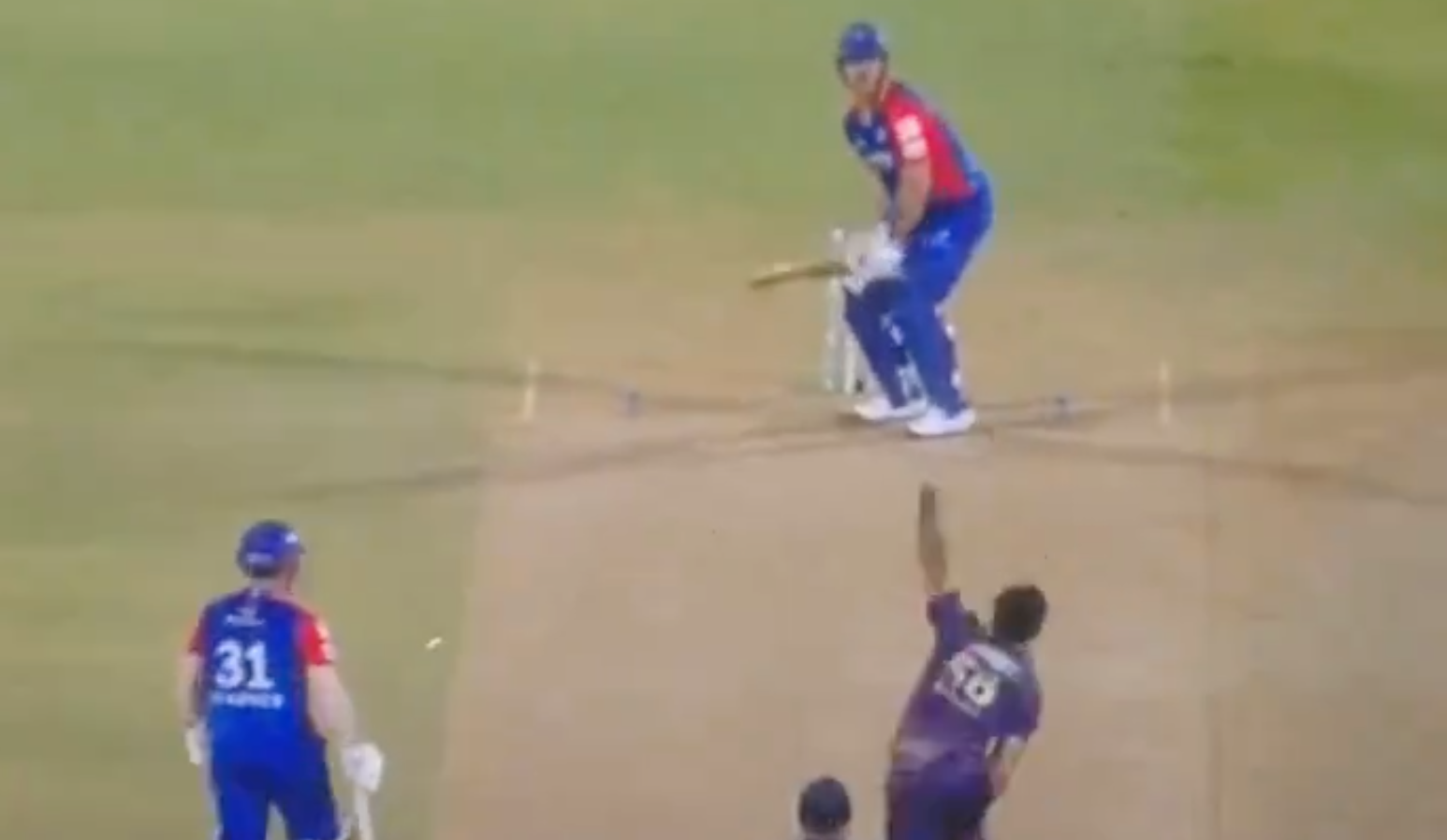 Starc dismisses Mitch Marsh for a two-ball duck, earning his first wicket in IPL 2024