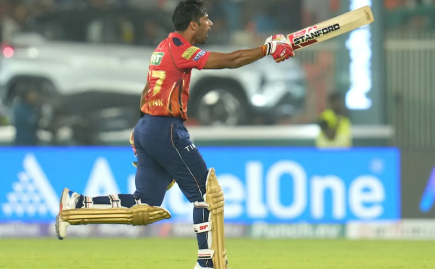 Shashank Singh celebrates with his bat after PBKS' big win against GT