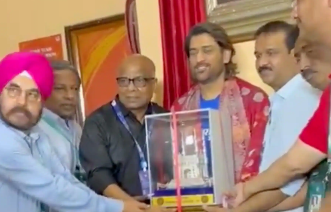 "Honor to MS Dhoni by HCA ahead of SRH vs CSK clash. Hyderabad Cricket Association celebrates cricket legend's career with Charminar."
