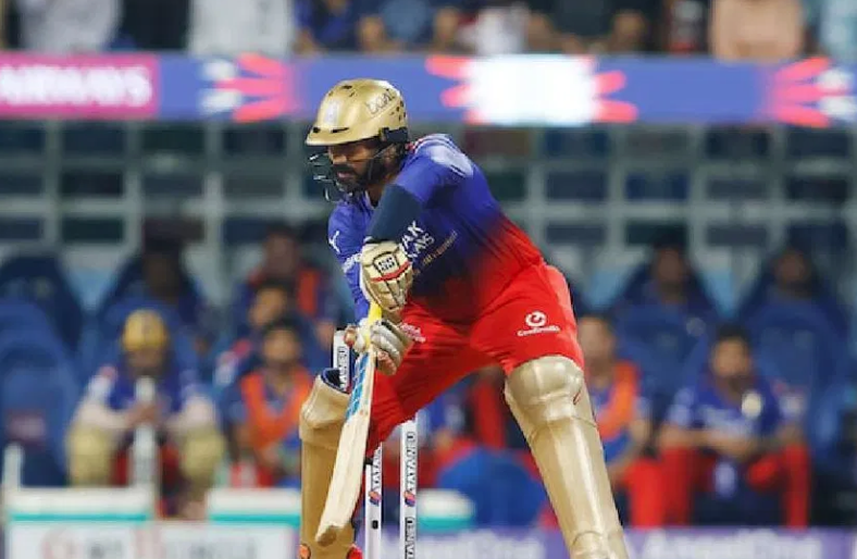 Watch Dinesh Karthik's Explosive Batting Against MI at Their Home Ground!