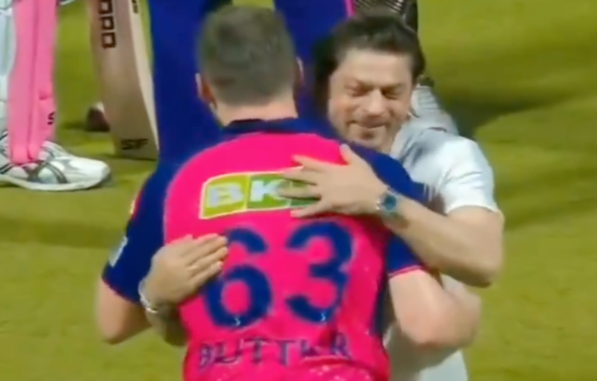 Shah Rukh Khan's action towards Jos Buttler after KKR's defeat grabs attention in IPL 2024