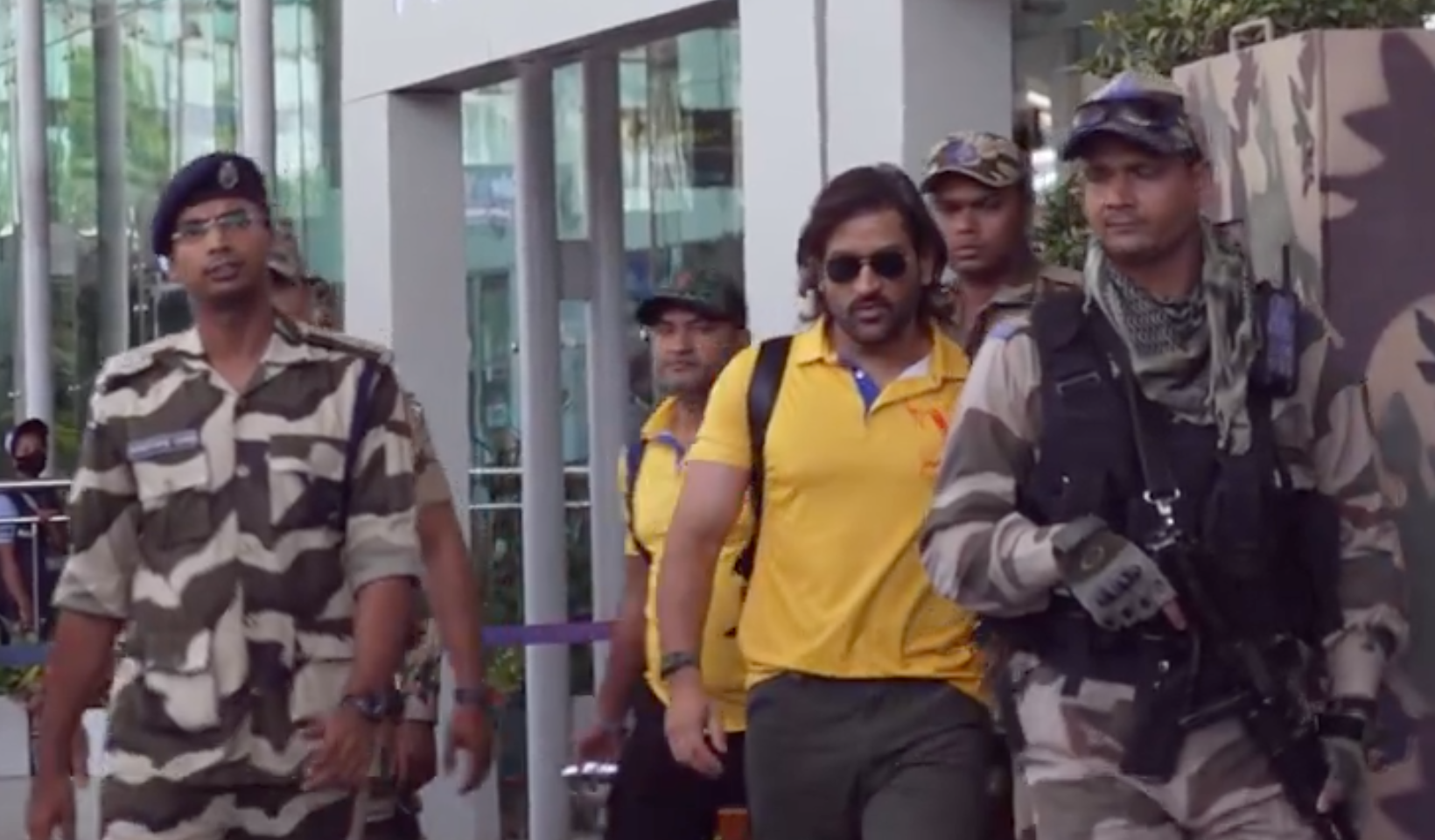 MS Dhoni's Excitement at Lucknow Airport Before LSG-CSK Match