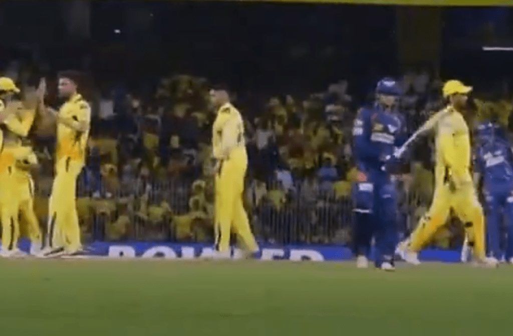 Deepak Chahar Dismisses Quinton De Kock Early