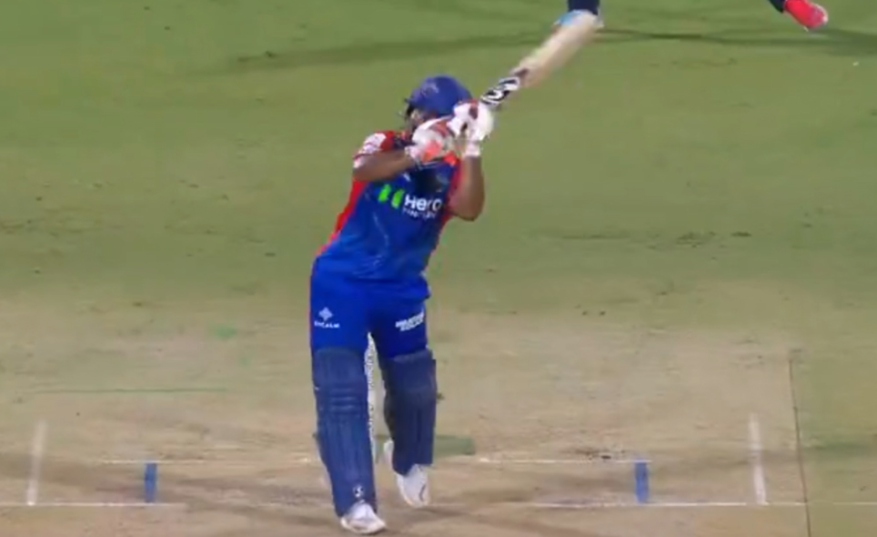 GT vs Dc: Rishabh Pant Hits Helicopter Shot for Six