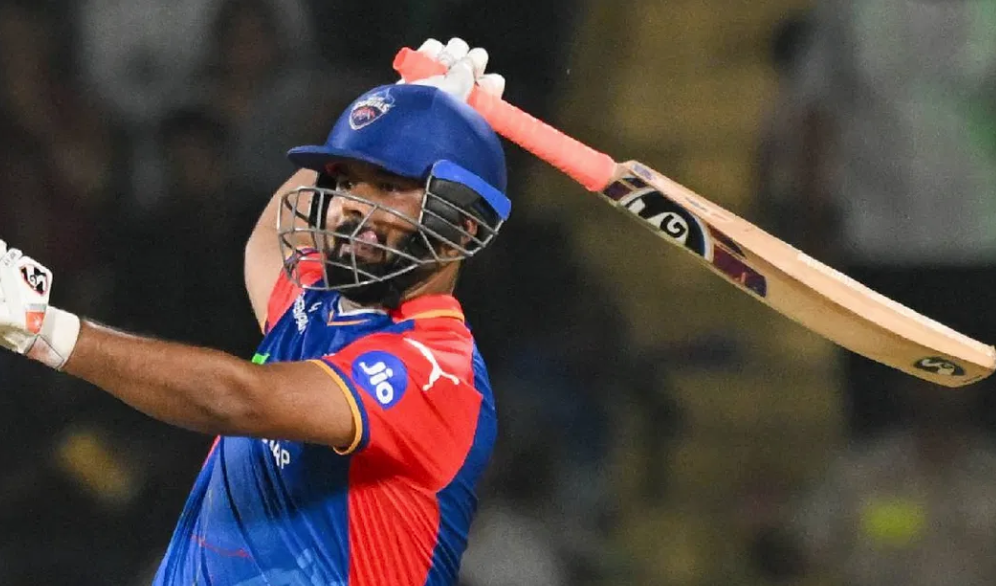 GT vs Dc: Rishabh Pant Hits Helicopter Shot for Six