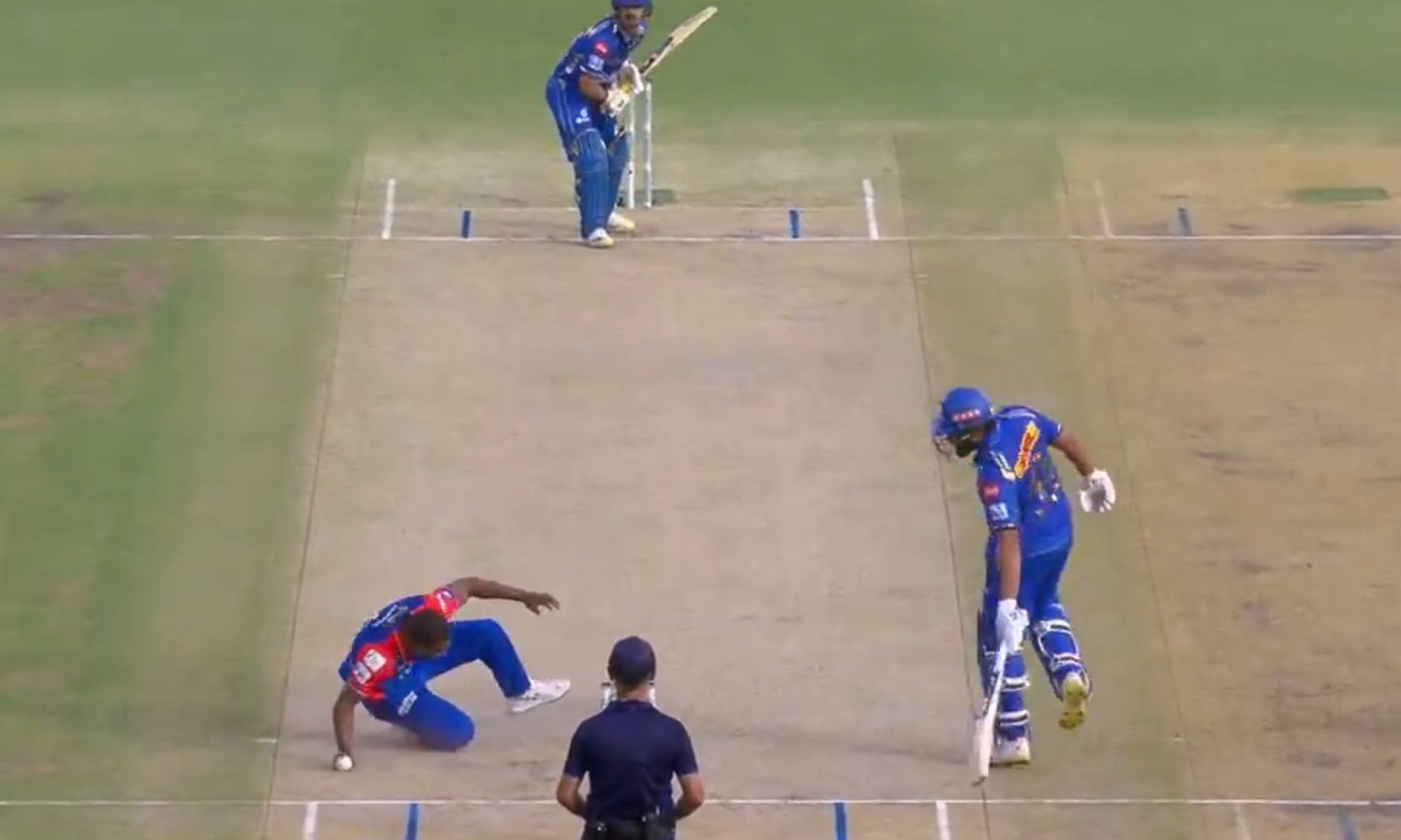 [Watch] Lizaad Williams' First IPL Delivery Begins with an Unusual Slip