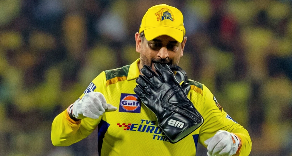 MS Dhoni Yells in Pain When He Misses Catch, Shardul Rescues Samad