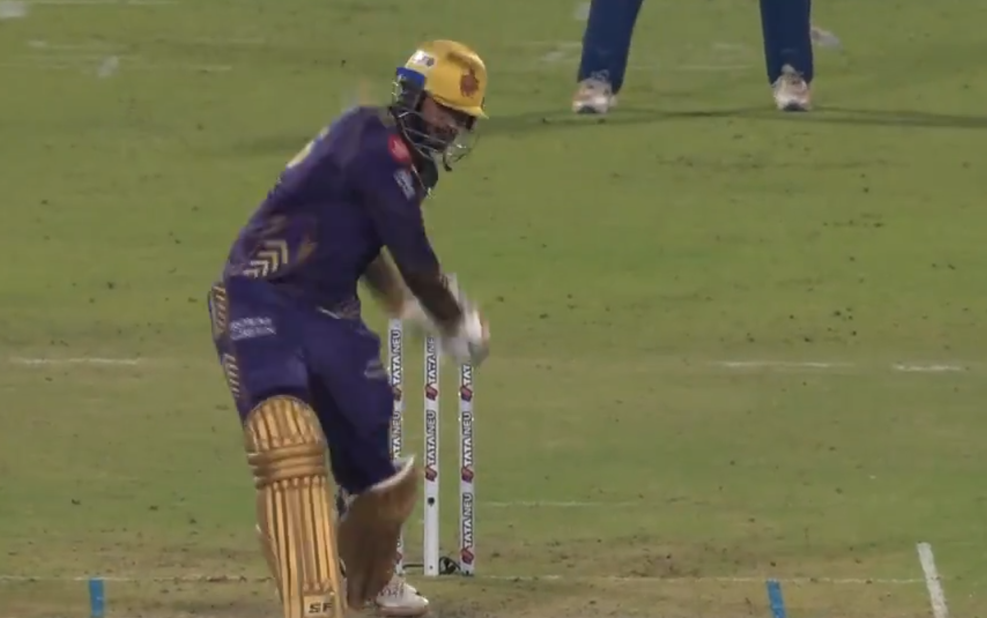 Shahrukh Khan Cheers as Venkatesh Iyer Seals Victory with Six Against DC [Video]