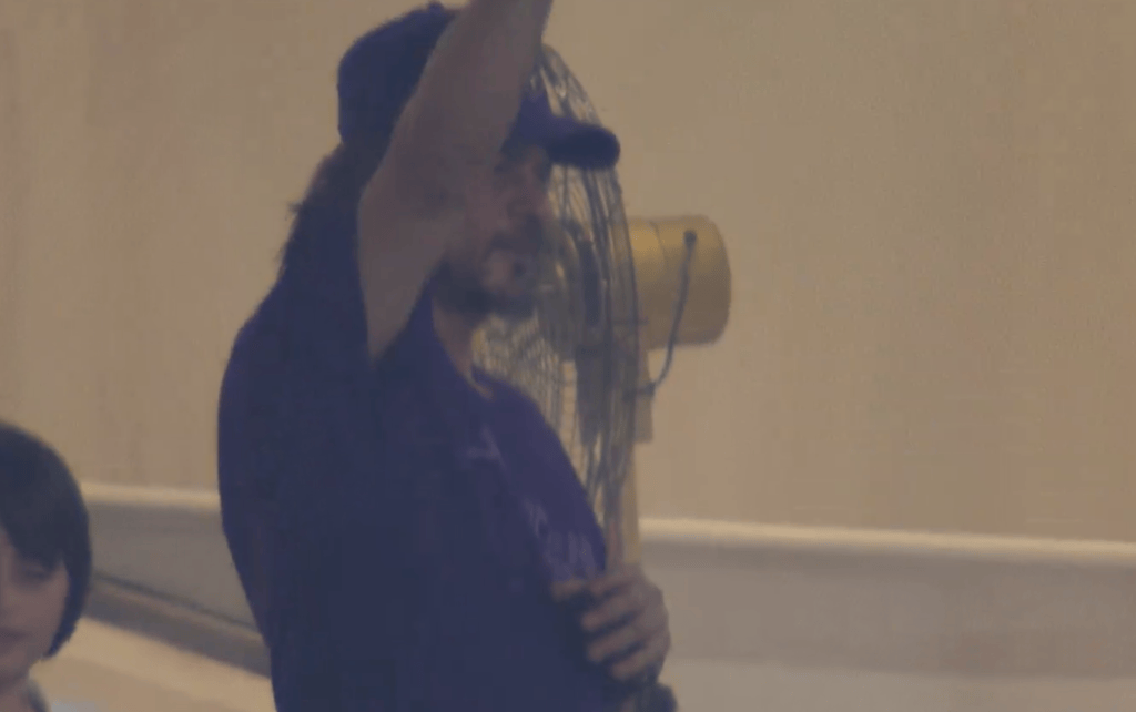 SRK Gives Thumbs Up to Salt After Hitting Bold Six for His Fifty