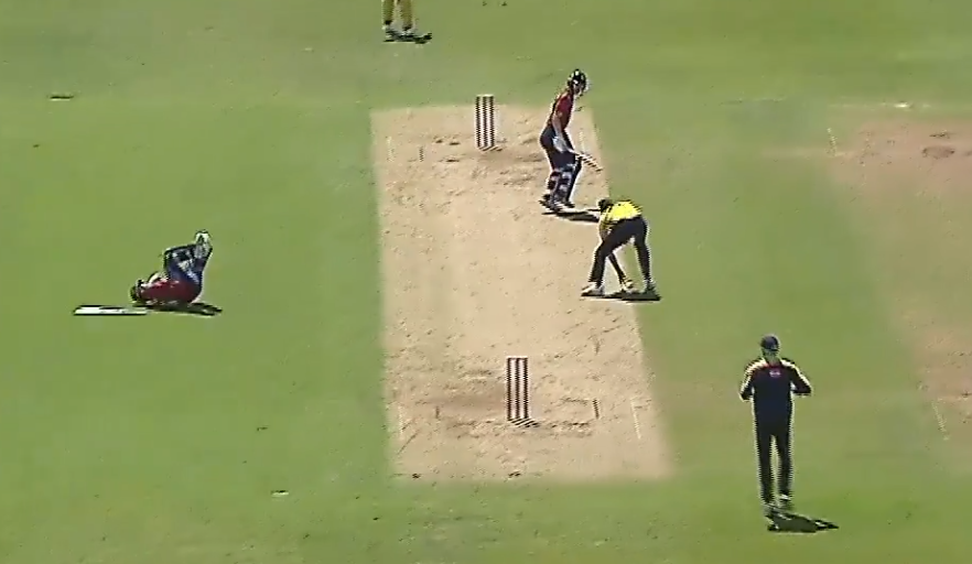 Watch: Chris Wood Displays Sportsmanship by Not Running Out Matthew Parkinson