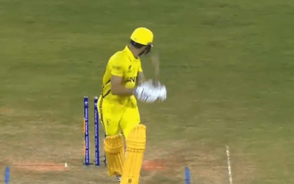 Watch: Fazalhaq Farooqi Dismisses Riazat, Breaking Partnership