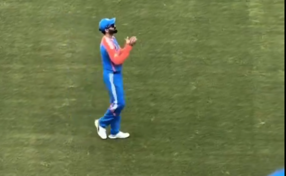 Fans are asking Rohit to let Virat bowl in the match between India and Ireland