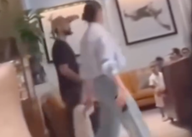Virat and Anushka stroll with their daughter Vamika in New York, heartwarming video becomes popular