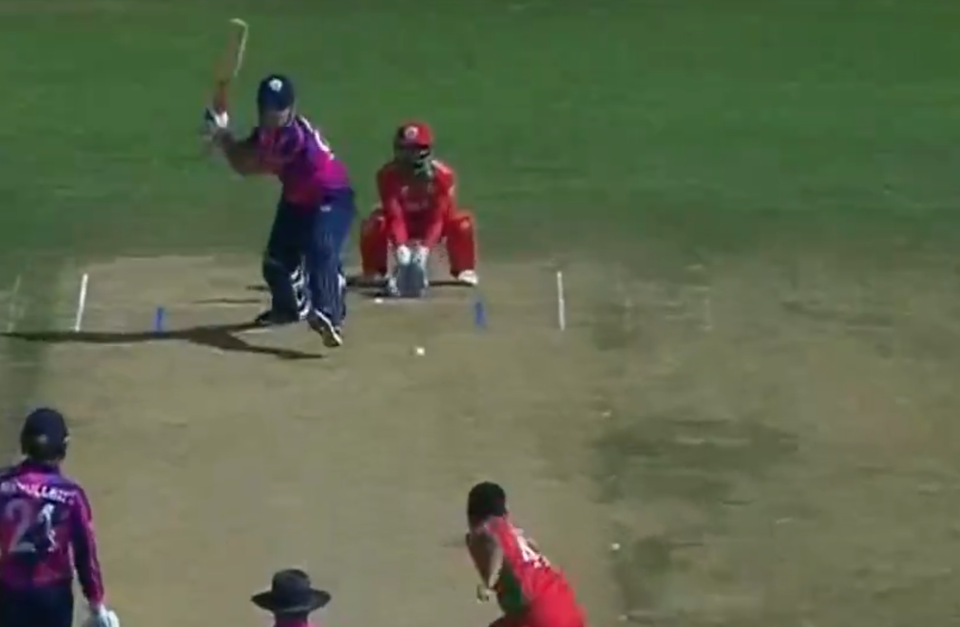 Munsey Hits Two Consecutive Sixes in Spectacular Form