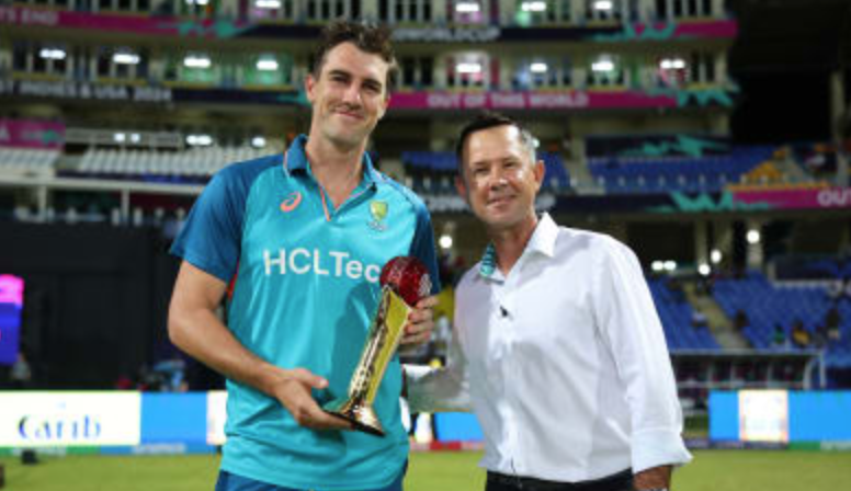 Ricky Ponting Presents Pat Cummins with 'ICC Player of the Year' Award