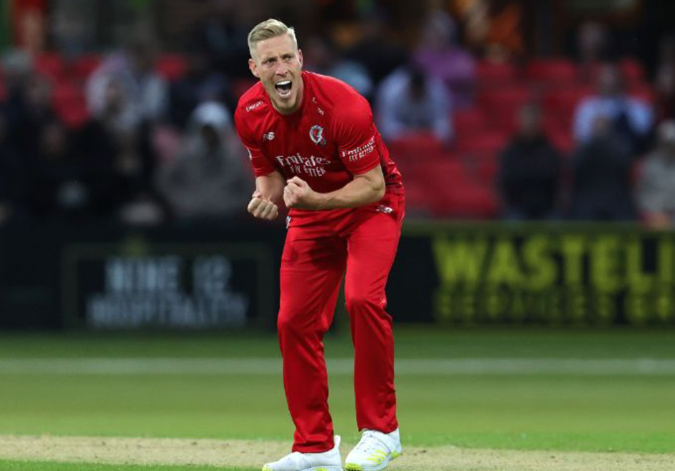 Liam Livingstone and Phil Salt lead Lancashire to an easy win, securing a spot in the quarter-finals