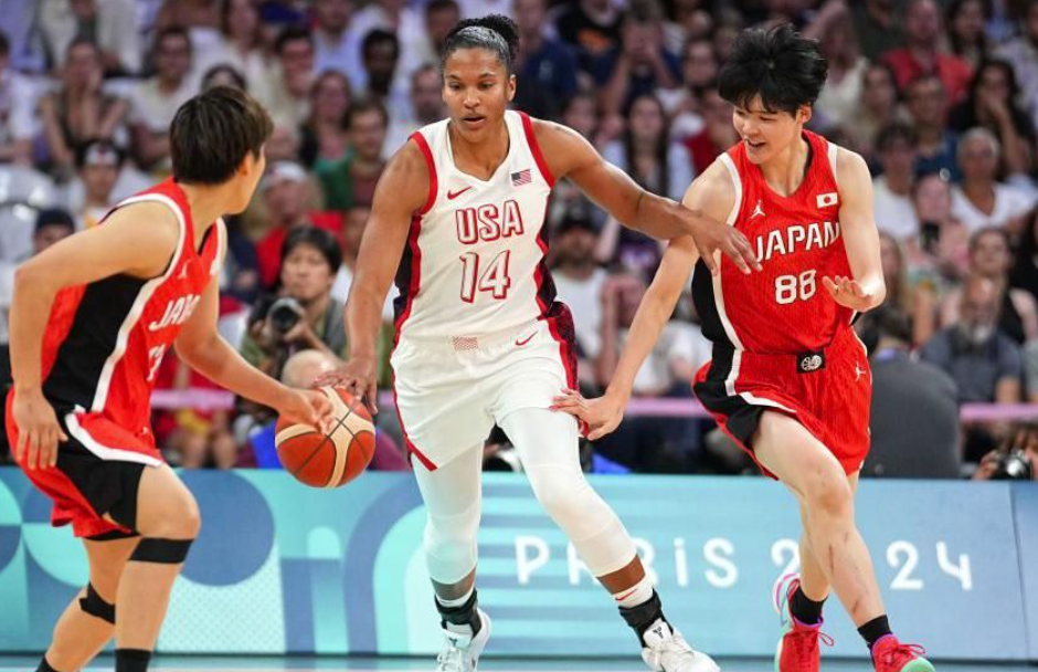 US women's basketball team starts their title defense with a win against Japan
