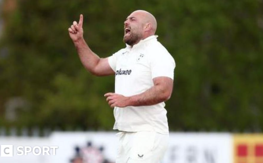 Joe Leach's six wickets put Worcestershire in control against Kent