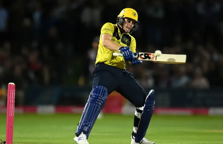 Chris Benjamin signs a three-year deal with Kent