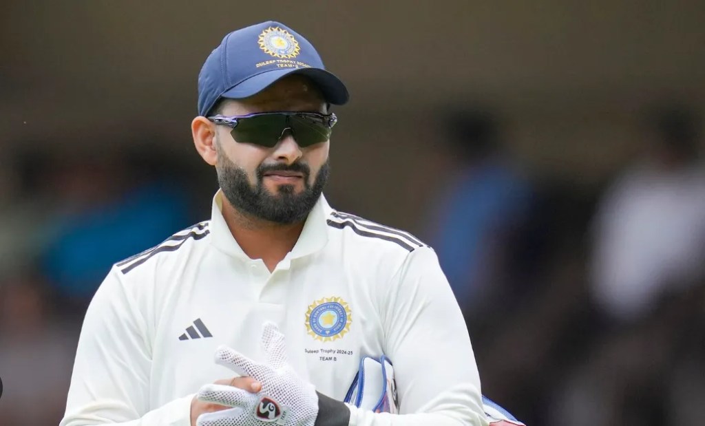 Rishabh Pant Leaves Field with Knee Injury, Dhruv Jurel Steps In as Replacement