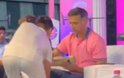 Rahul Dravid Wins Fans' Hearts With Heartwarming Gesture at Rajasthan Royals Event