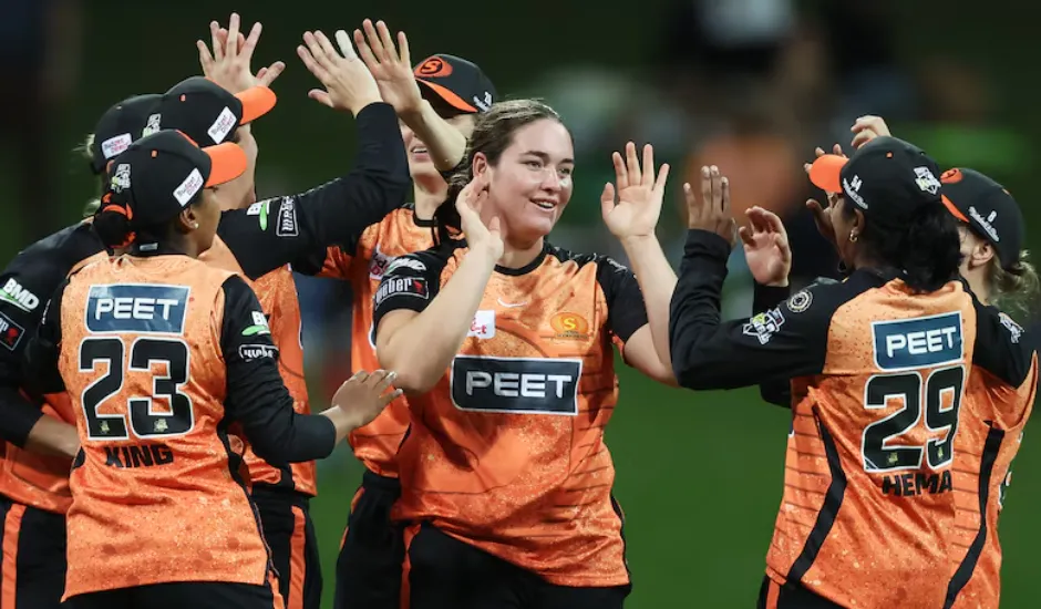 Ainsworth impresses once more in Scorchers' big win, despite floodlight issues