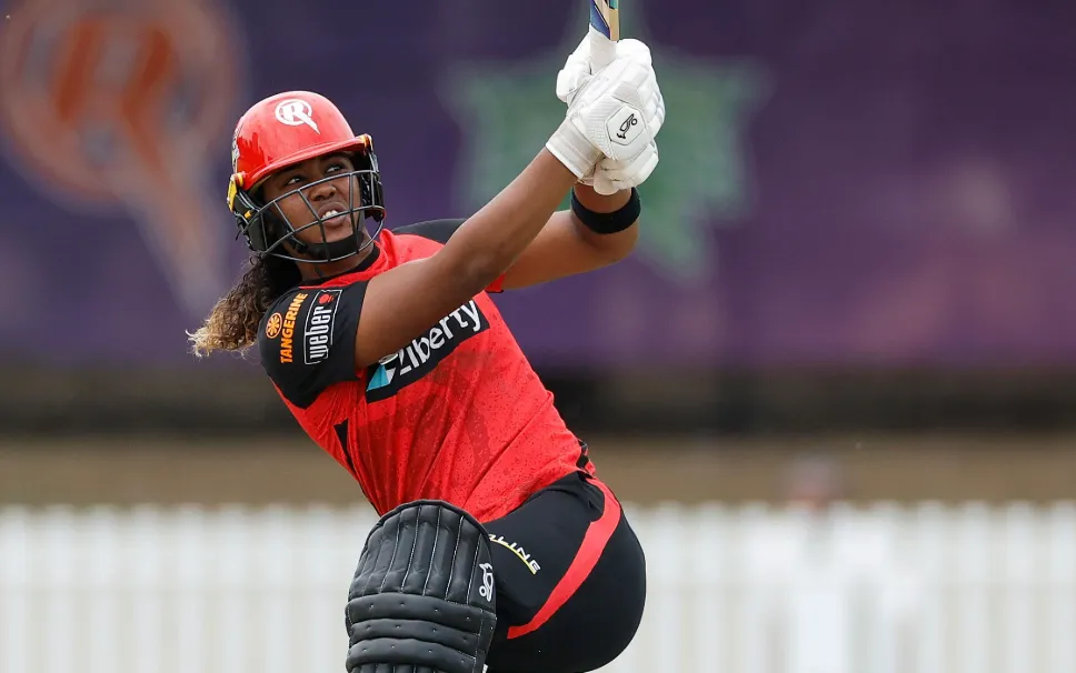 Renegades Crush Thunder to Claim Top Spot in WBBL with Matthews and Molineux Star Performance