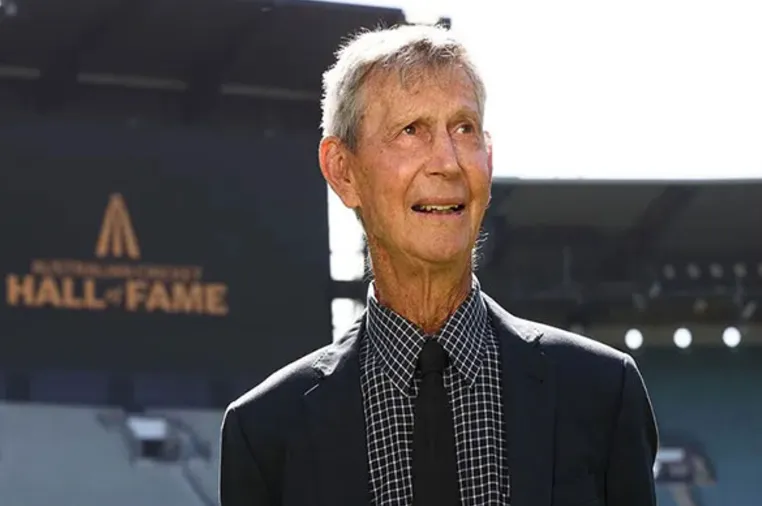 Australian Cricket Legend Ian Redpath Dies at 83