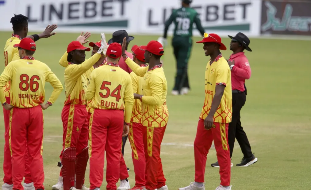 Debutant Tinotenda Maposa shines in last-over thriller for Zimbabwe