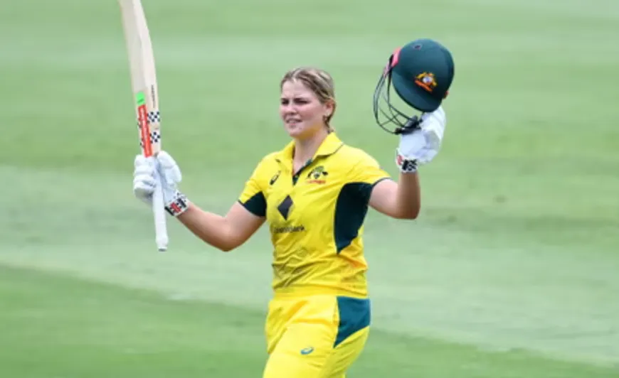 Mooney: Voll Has Adapted to International Cricket Effortlessly