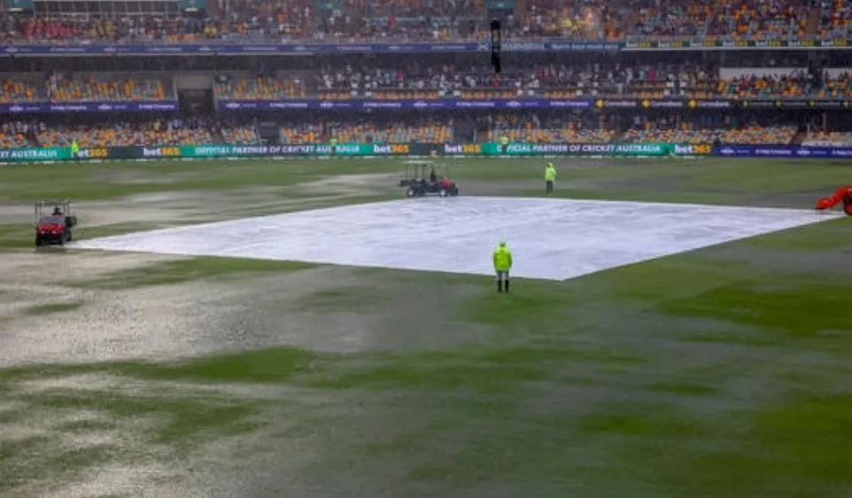 India vs Australia 3rd Test Day 1: Fans Disappointed as 2nd Session is Washed Out