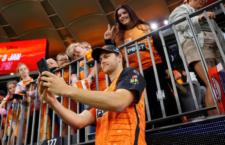 Hobson's Heroics and Morris' Pace Secure Scorchers' Win Over Heat