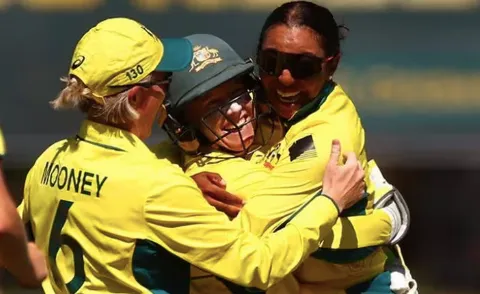 Mooney and King shine as Australia clinch Ashes victory
