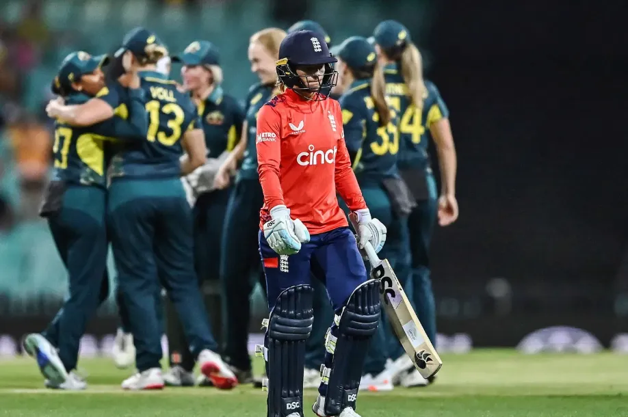 Australia to bat first in third T20I, England make three changes