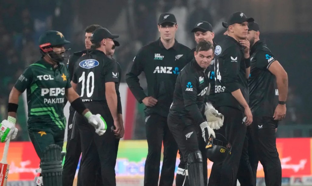 Latham, Mitchell Fifties Help New Zealand Win Tri-Series After Bowlers Restrict Pakistan