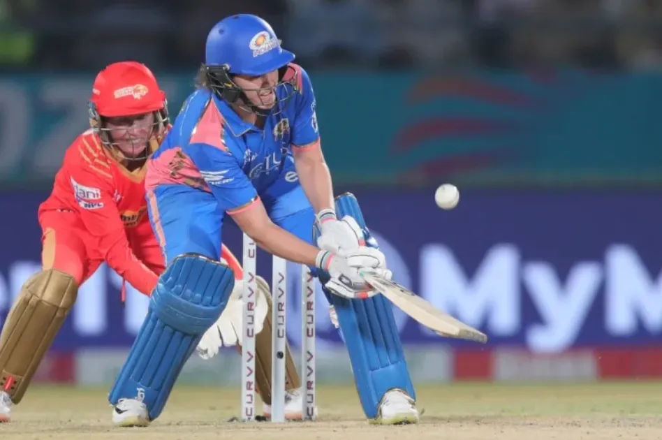 Matthews and Sciver-Brunt help Mumbai extend winning streak against Giants