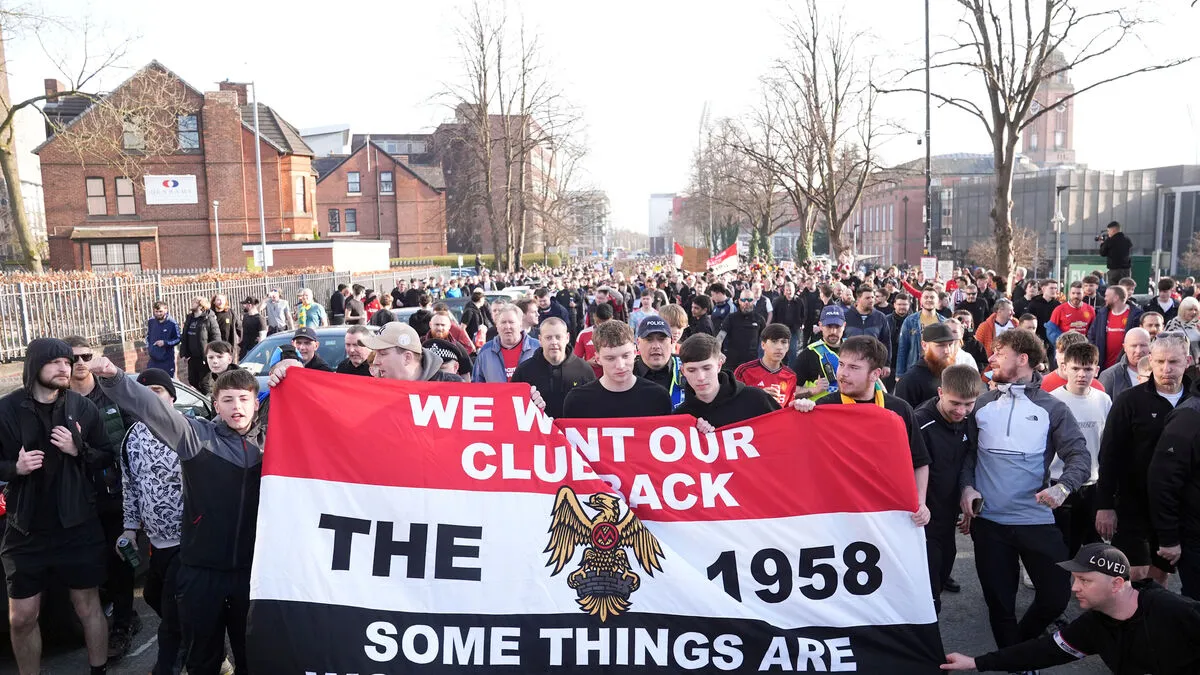 Man United Fans Revolt: Thousands Protest Against Glazers & Ratcliffe Before Arsenal Clash 🔴🔥