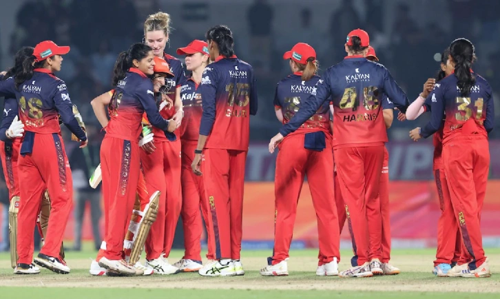 RCB continue their winning run and qualify for the playoffs undefeated