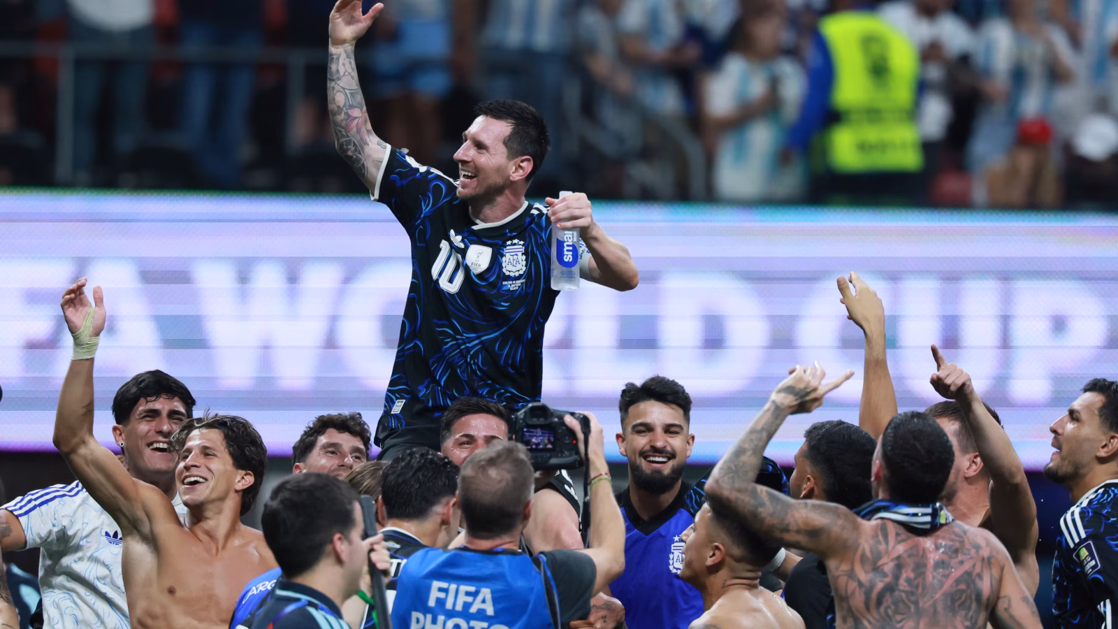Argentina players celebrate after beating England to reach the 2026 FIFA World Cup final
