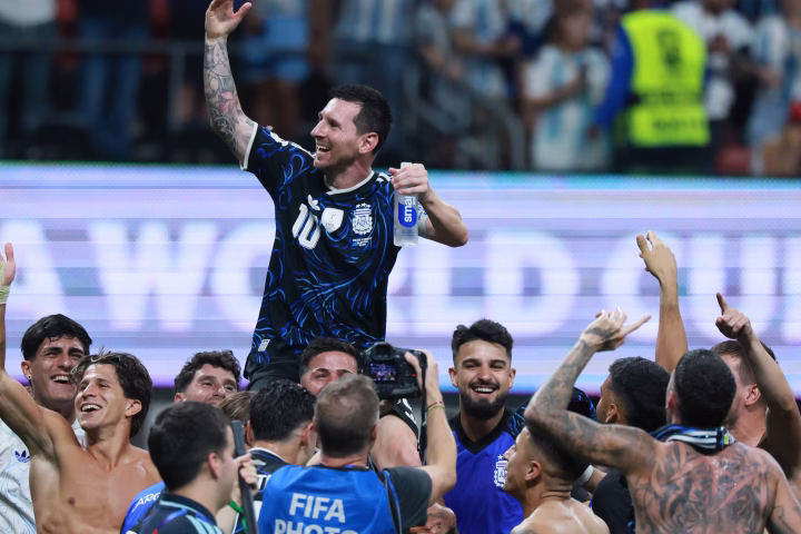 Argentina players celebrate after beating England to reach the 2026 FIFA World Cup final